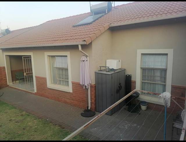 3 BEDROOM SIMPLEX FOR SALE IN MONAVONI